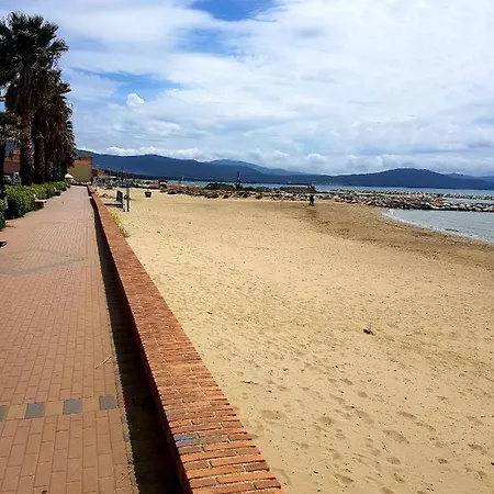 New House Apartment Follonica